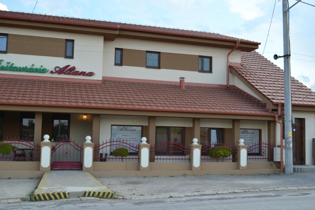 Restauracia-Penzion Altana Ludanice Ngoại thất bức ảnh