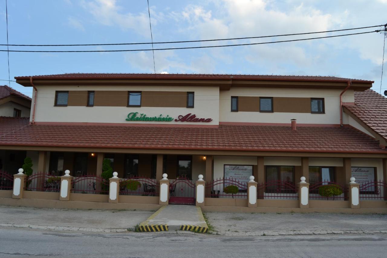 Restauracia-Penzion Altana Ludanice Ngoại thất bức ảnh