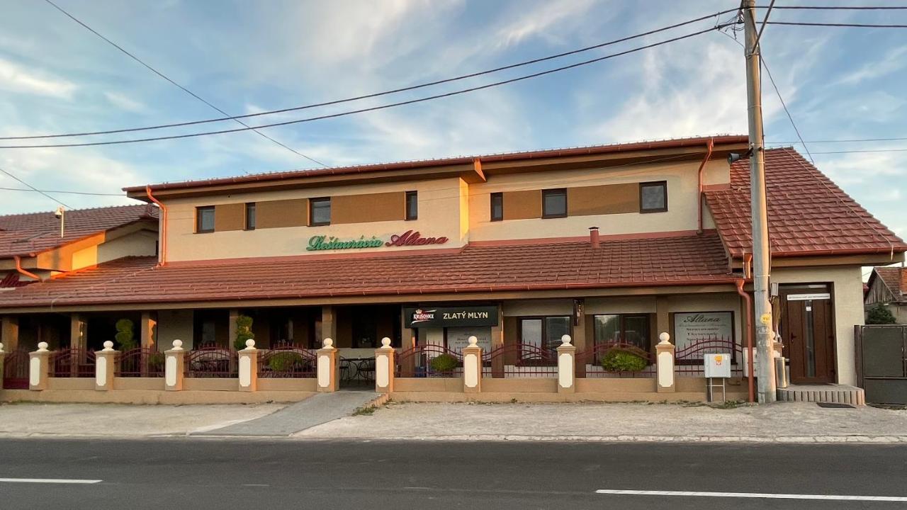 Restauracia-Penzion Altana Ludanice Ngoại thất bức ảnh